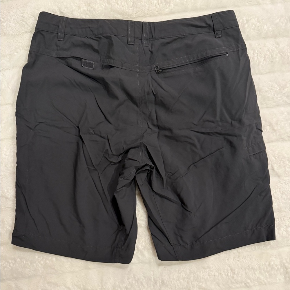 Men's The North Face Black Shorts - Picture 4 of 4